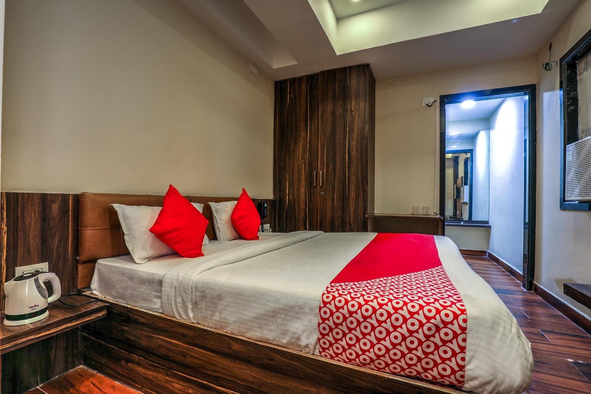 OYO 14244 Loya Legend Hotel Haiderabad Buitenkant foto