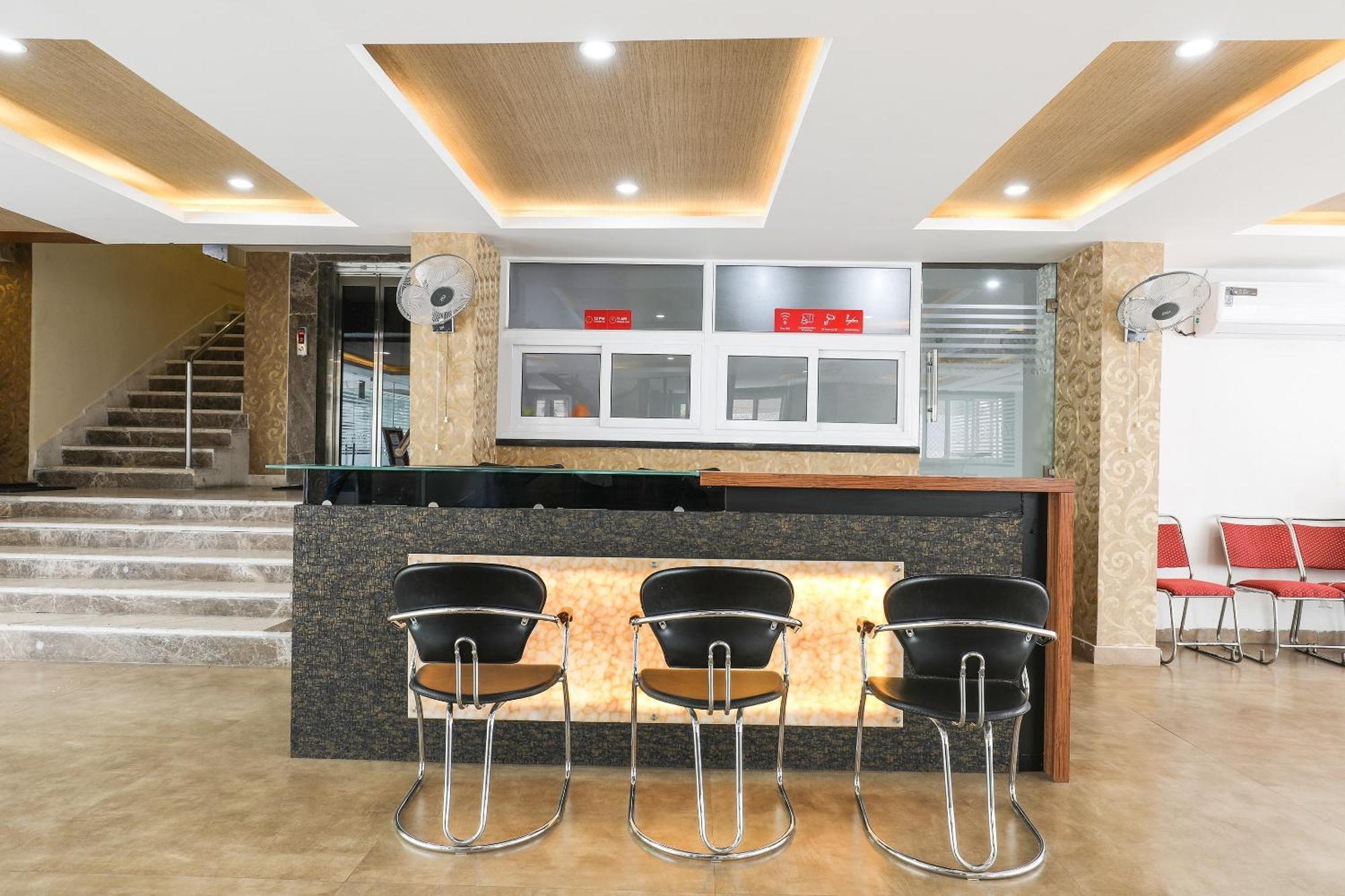 OYO 14244 Loya Legend Hotel Haiderabad Buitenkant foto