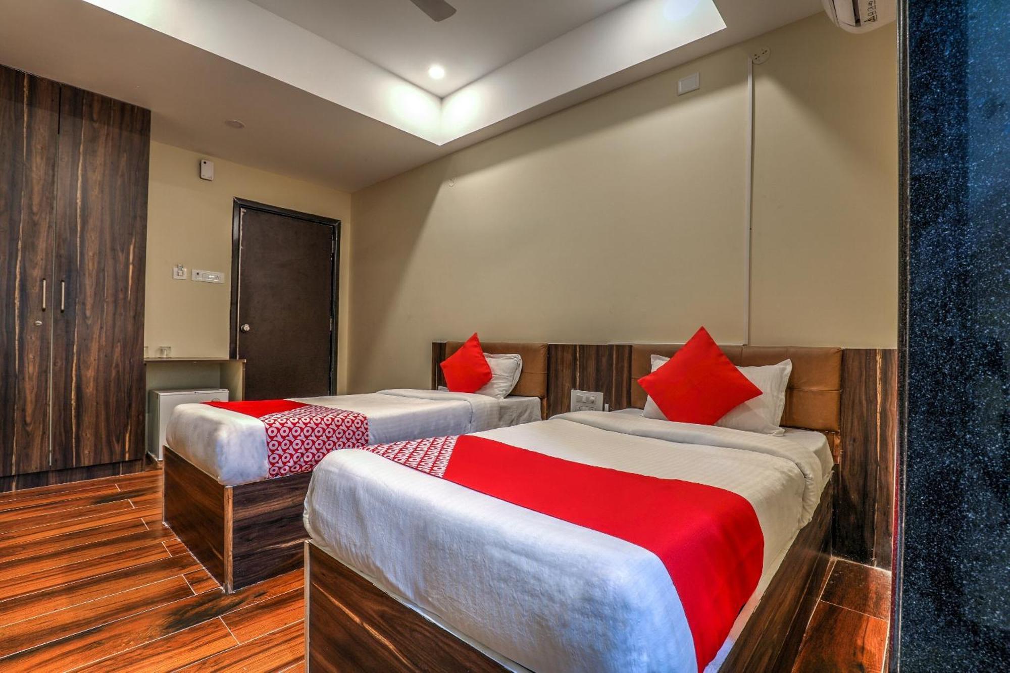 OYO 14244 Loya Legend Hotel Haiderabad Buitenkant foto