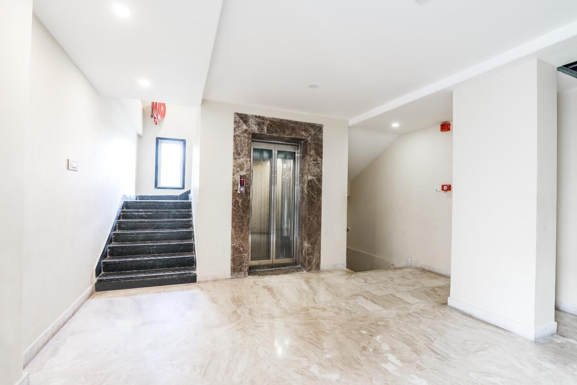 OYO 14244 Loya Legend Hotel Haiderabad Buitenkant foto