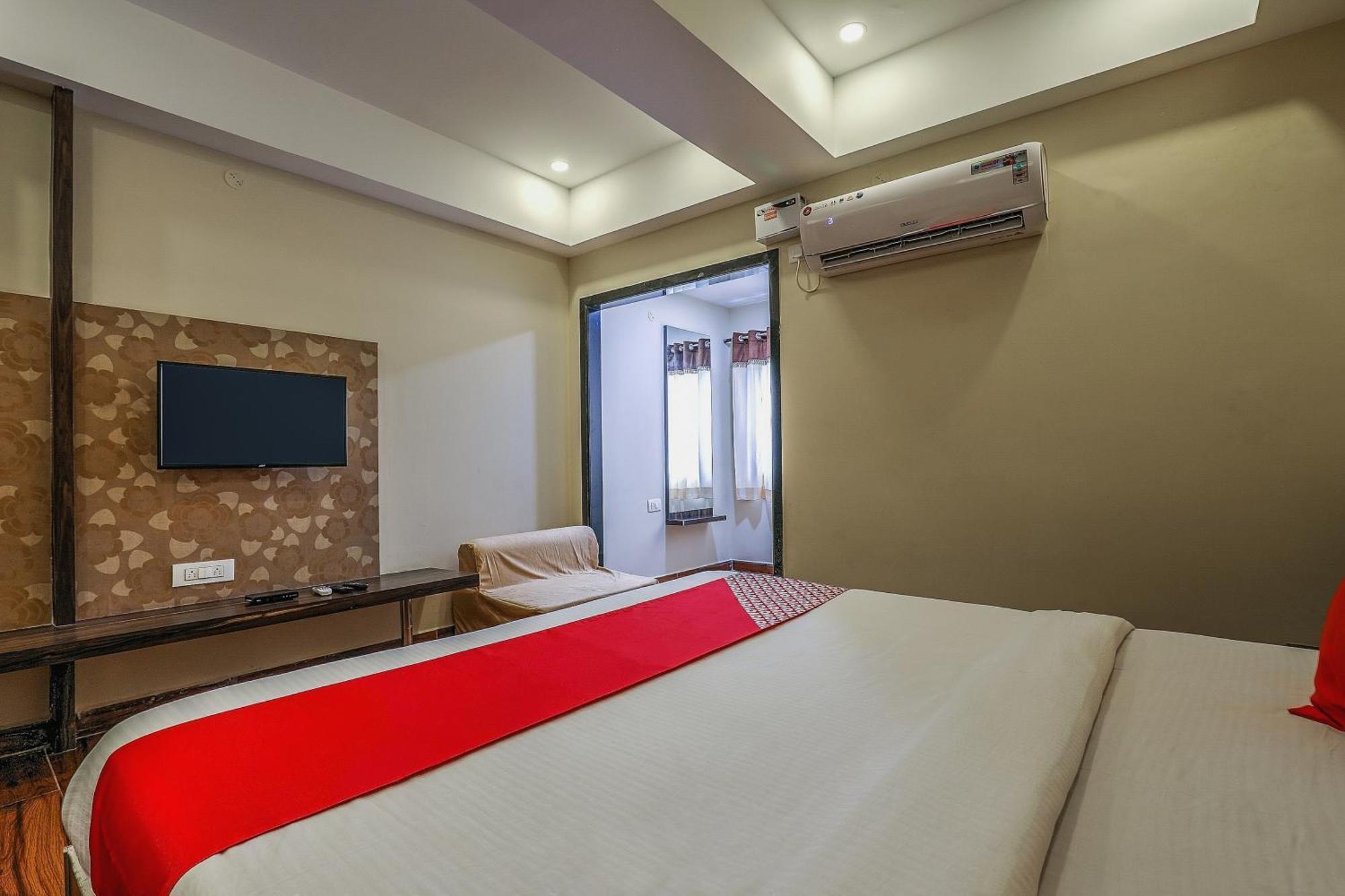 OYO 14244 Loya Legend Hotel Haiderabad Buitenkant foto