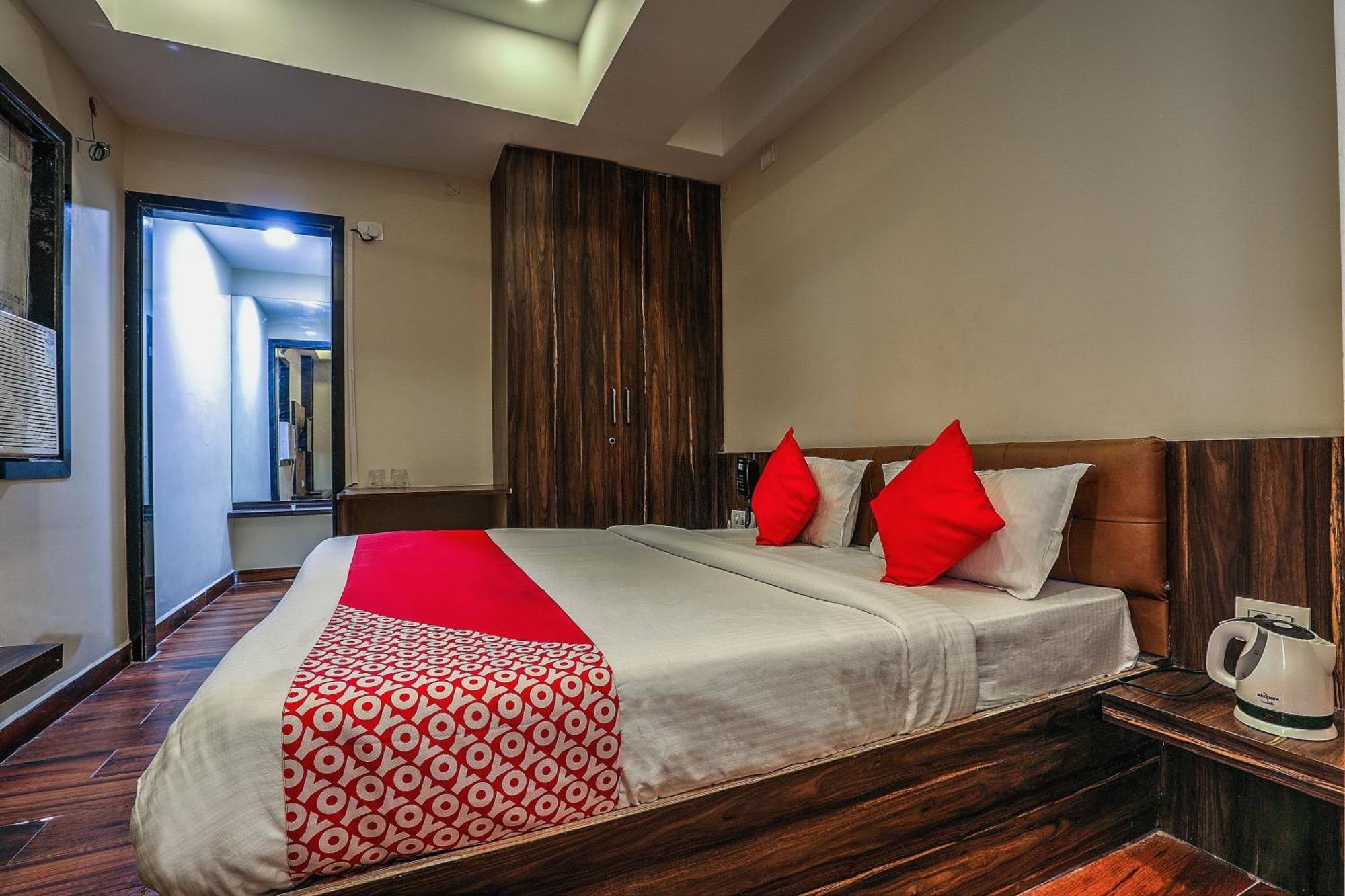OYO 14244 Loya Legend Hotel Haiderabad Buitenkant foto