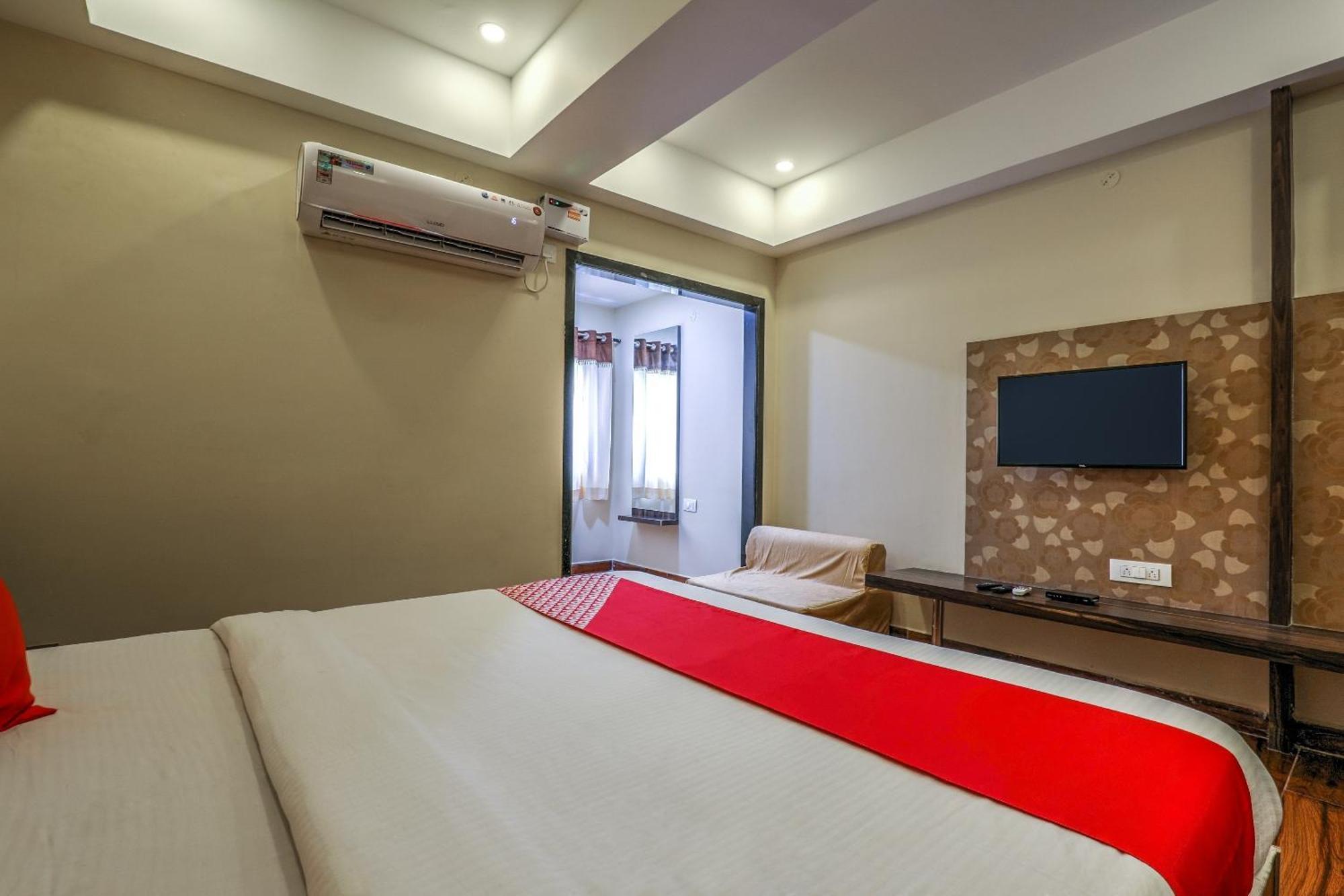 OYO 14244 Loya Legend Hotel Haiderabad Buitenkant foto
