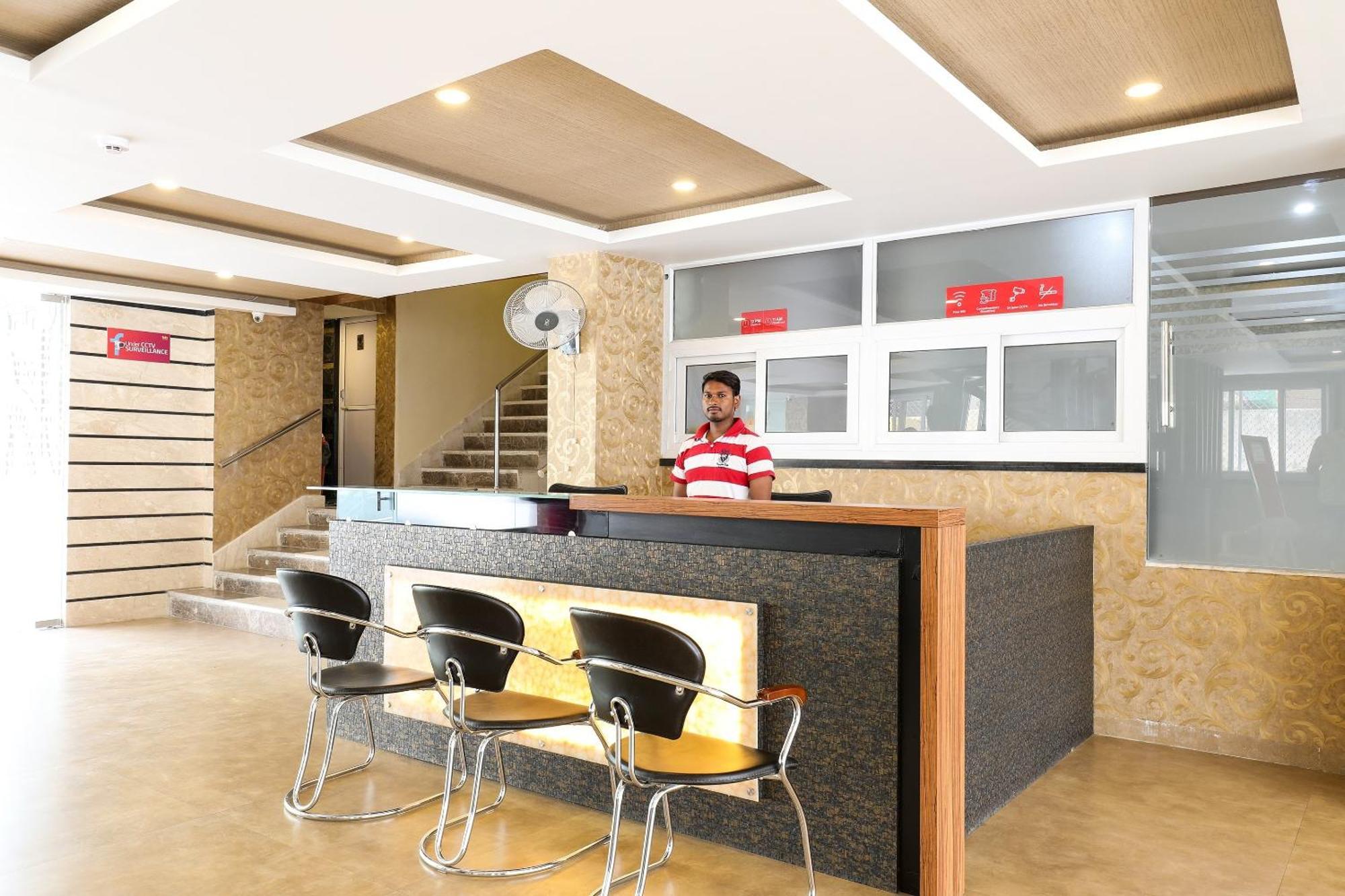 OYO 14244 Loya Legend Hotel Haiderabad Buitenkant foto