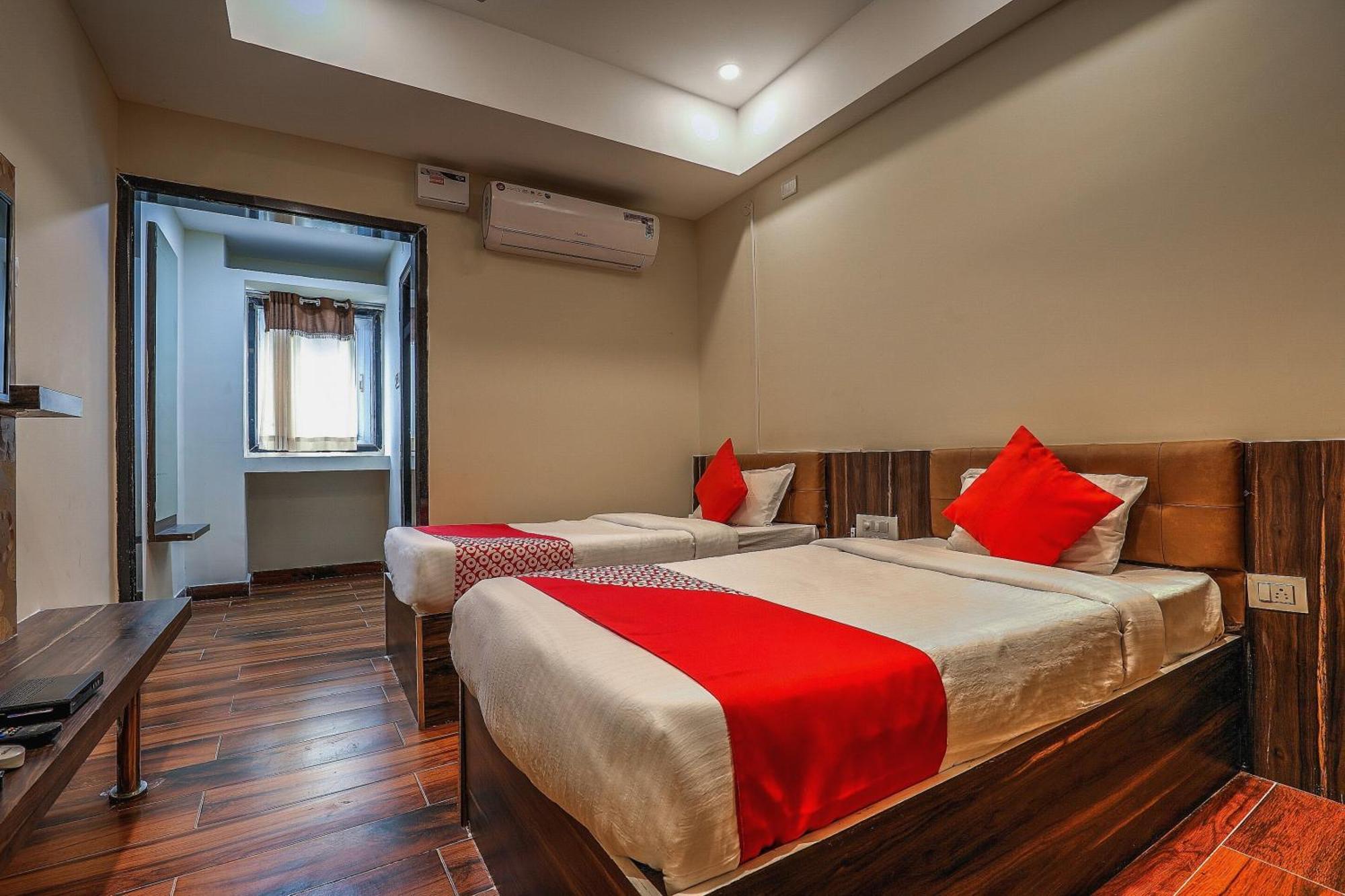 OYO 14244 Loya Legend Hotel Haiderabad Buitenkant foto