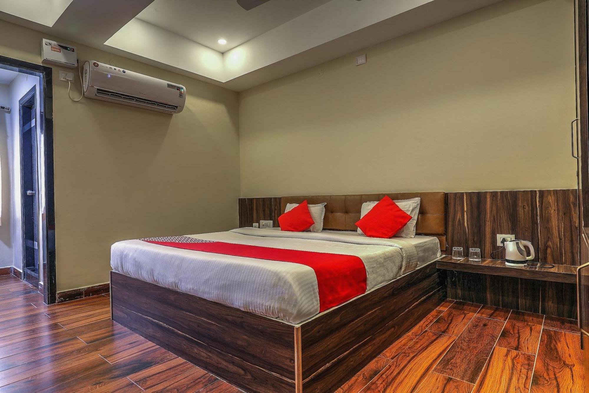 OYO 14244 Loya Legend Hotel Haiderabad Buitenkant foto
