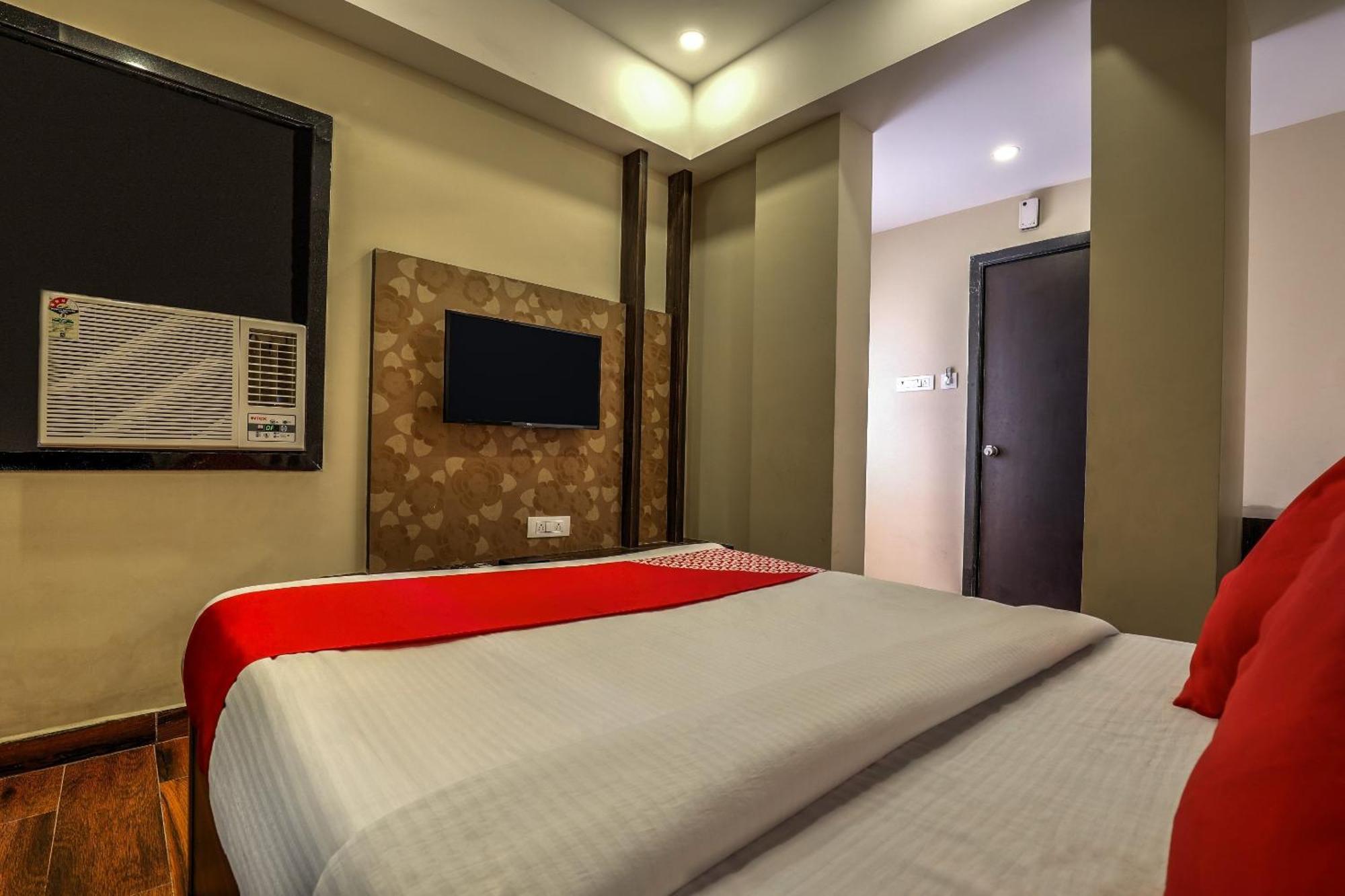 OYO 14244 Loya Legend Hotel Haiderabad Buitenkant foto