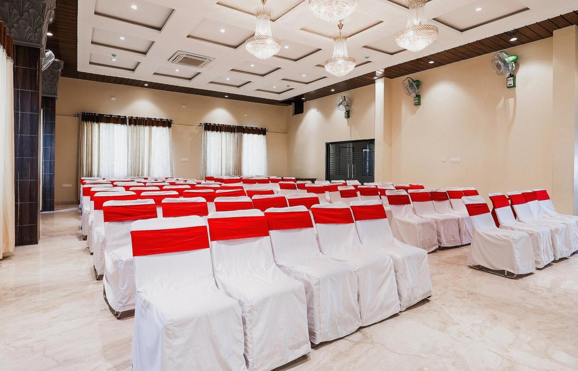 OYO 14244 Loya Legend Hotel Haiderabad Buitenkant foto