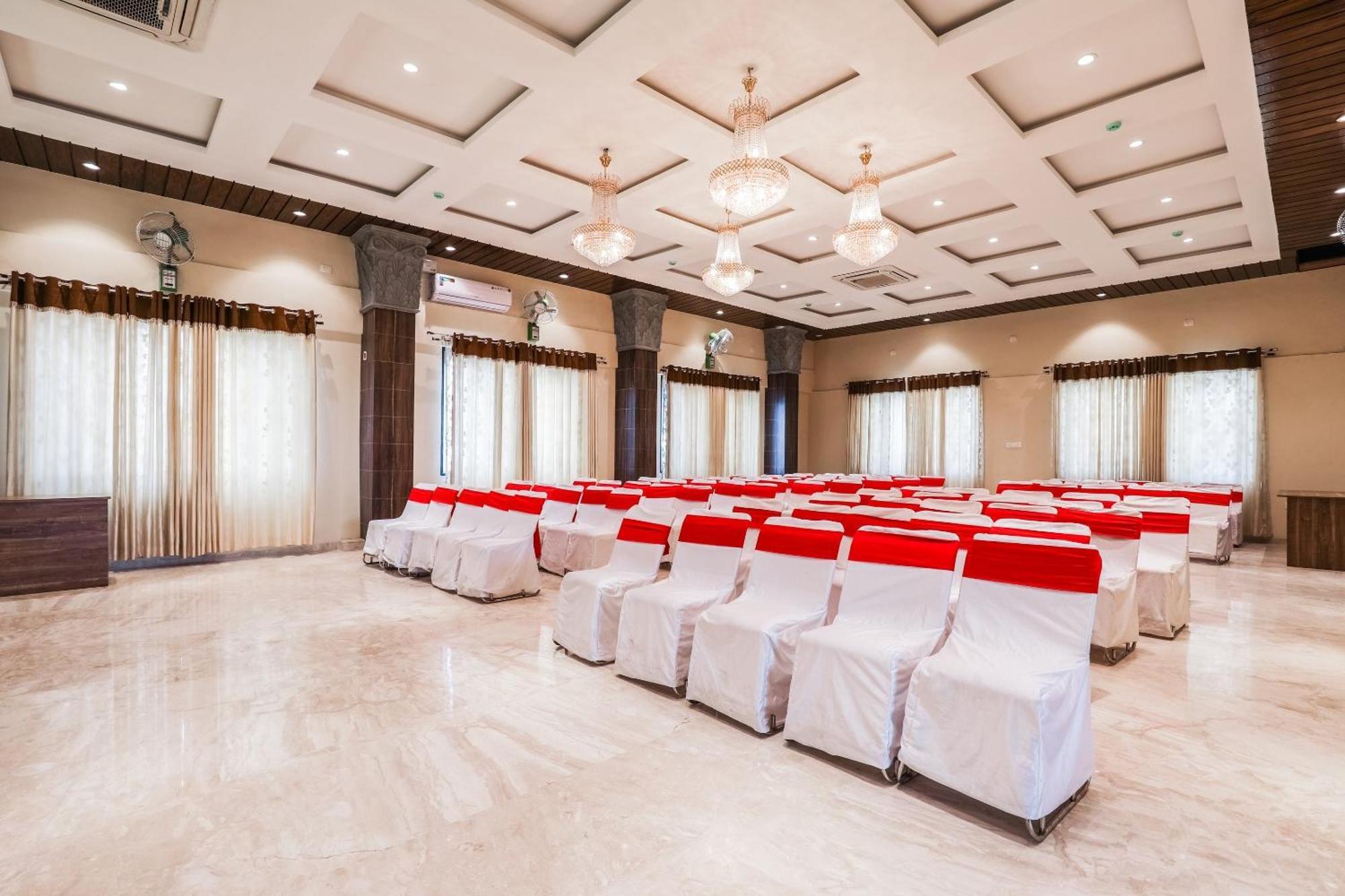 OYO 14244 Loya Legend Hotel Haiderabad Buitenkant foto