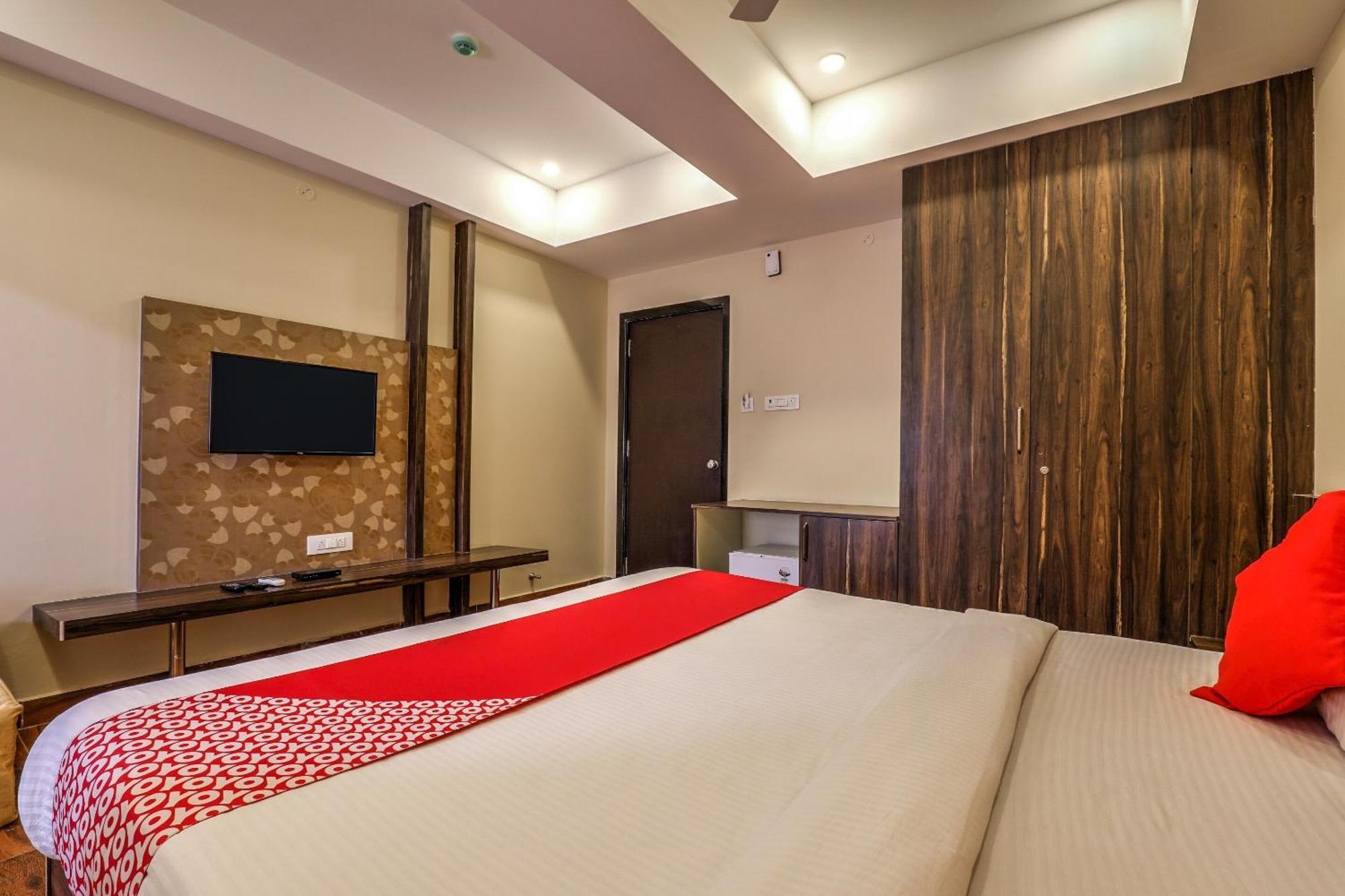 OYO 14244 Loya Legend Hotel Haiderabad Buitenkant foto