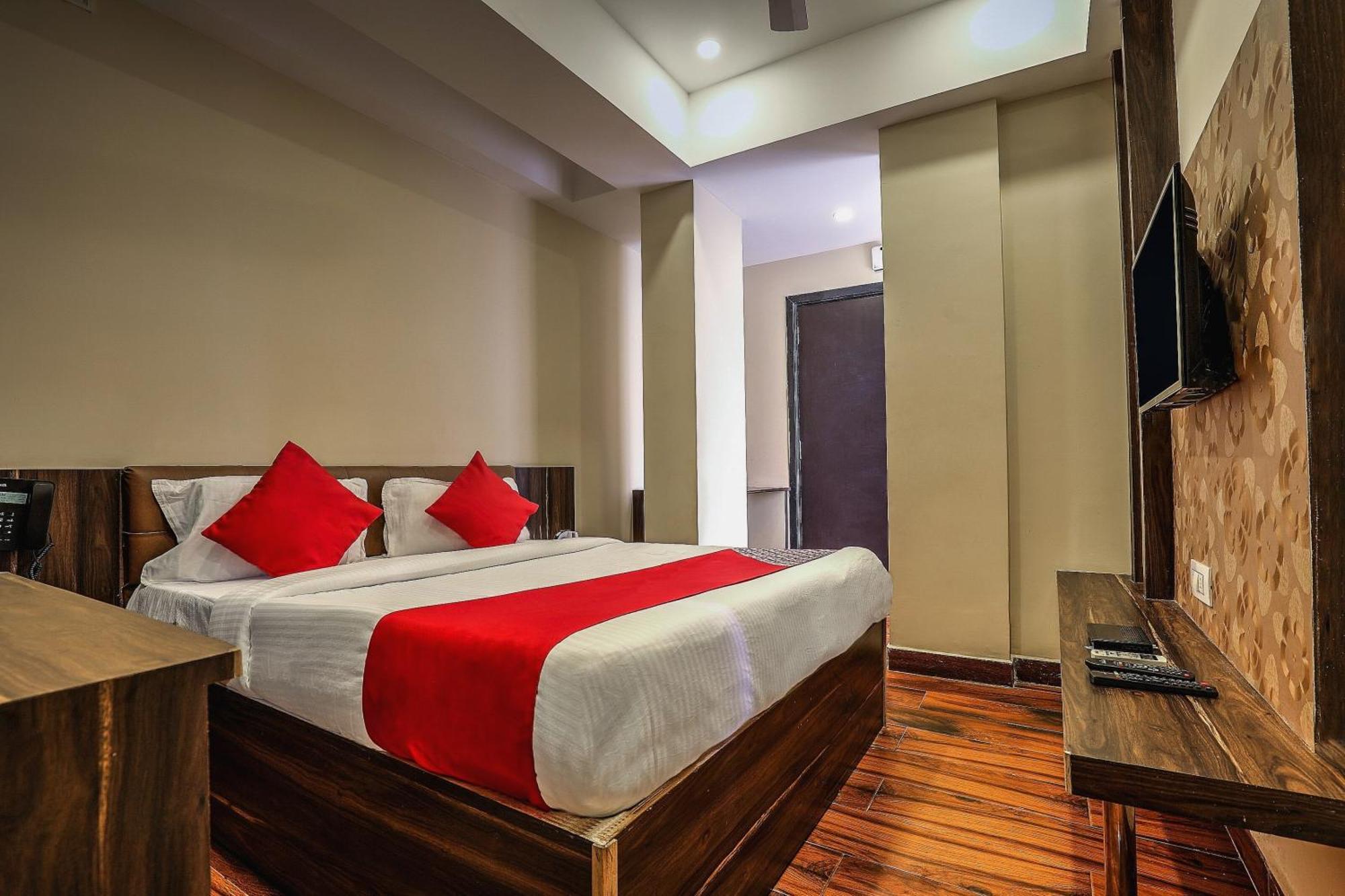 OYO 14244 Loya Legend Hotel Haiderabad Buitenkant foto