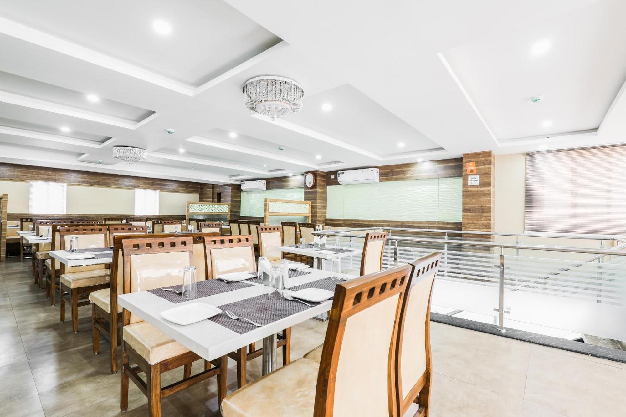 OYO 14244 Loya Legend Hotel Haiderabad Buitenkant foto